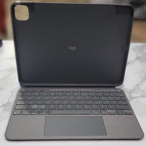 Logitech Combo Touch Keyboard Case for 11 inch iPad Pro 1st 2nd 3rd 4th Gen - Picture 7 of 8